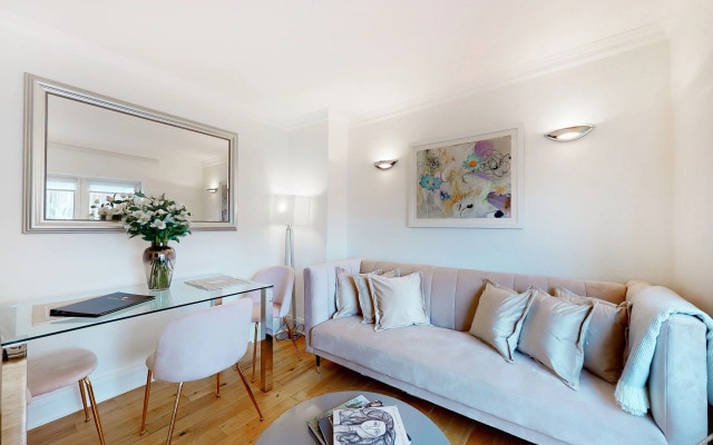 Stay In Bond Street