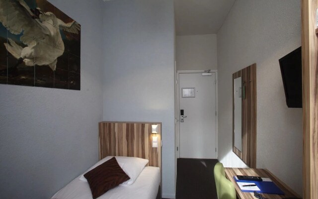 Asterisk Hotel