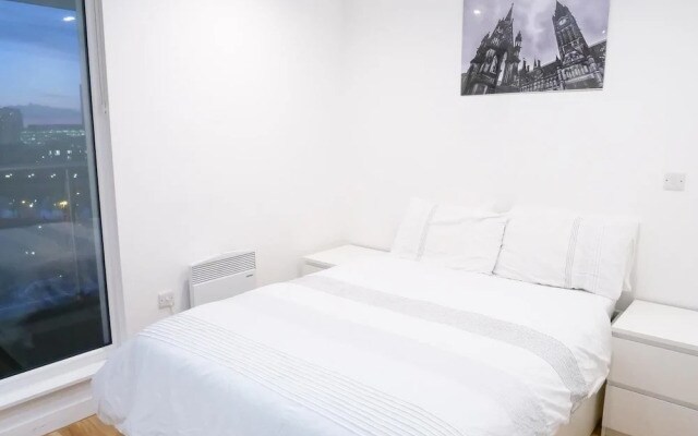 Bright 2BR Apartments Quays