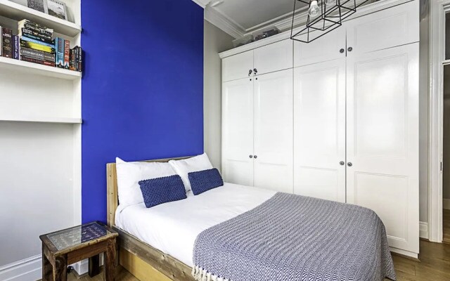 Elegance in Westminster: Victoria Vibes Apartment