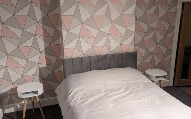 2 Bed House - Garden & Excellent Wifi