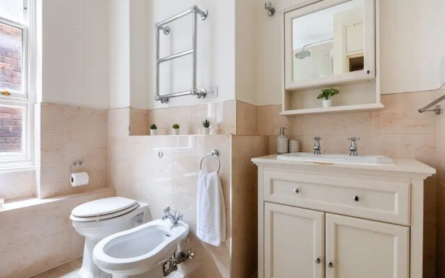 Stylish 3BR 2BA in Mayfair by Hyde Park