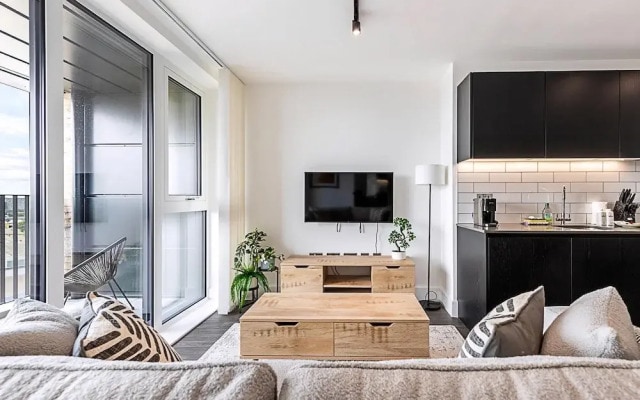 Sky-High Studio with Stunning Views