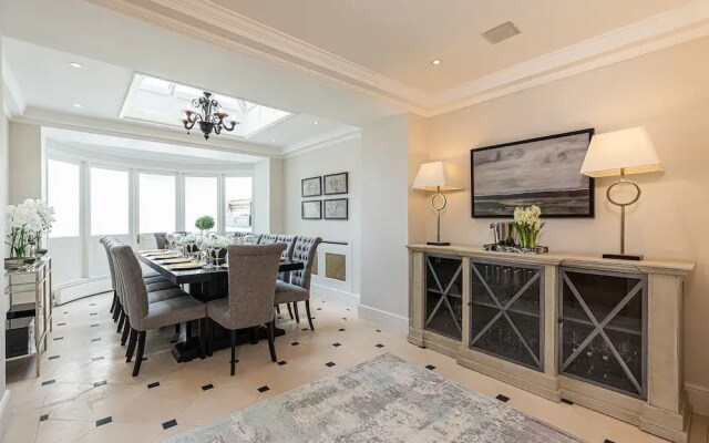Stunning 6-Bed House Near Harrods in Knightsbridge