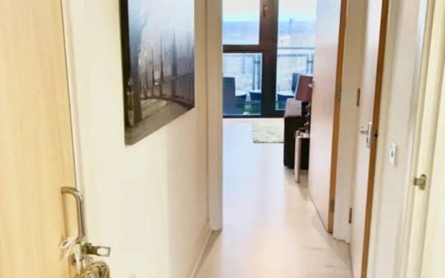 1 Bedroom Apartment in Bow With Spectacular Views