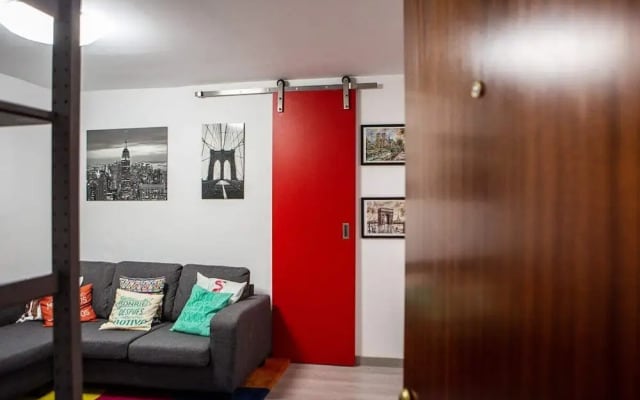 Cosy 2 Bed in Madrid with Easy Airport Access