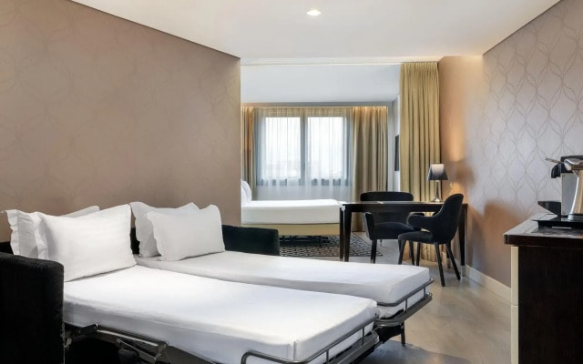 AC Porte Maillot Hotel