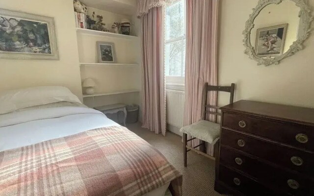 Second nest Chelsea