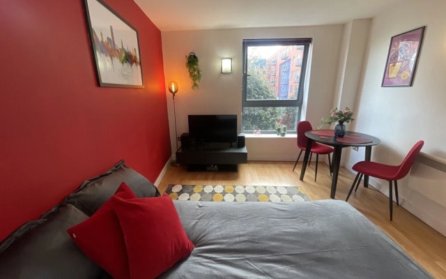 Modern 1BR City Centre Apartment