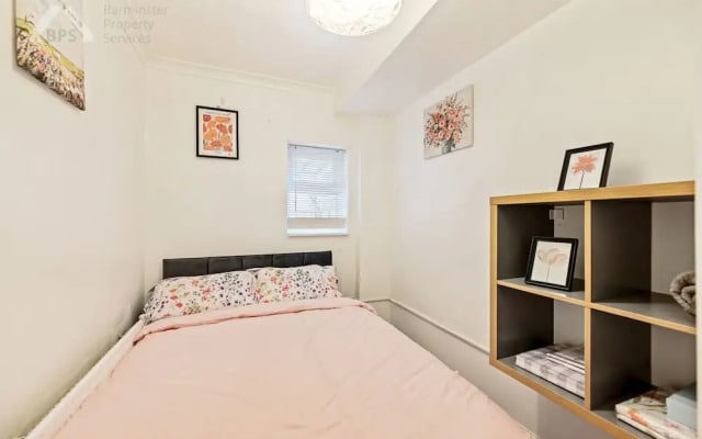 2-bed - Sleeps 4 - With Garden