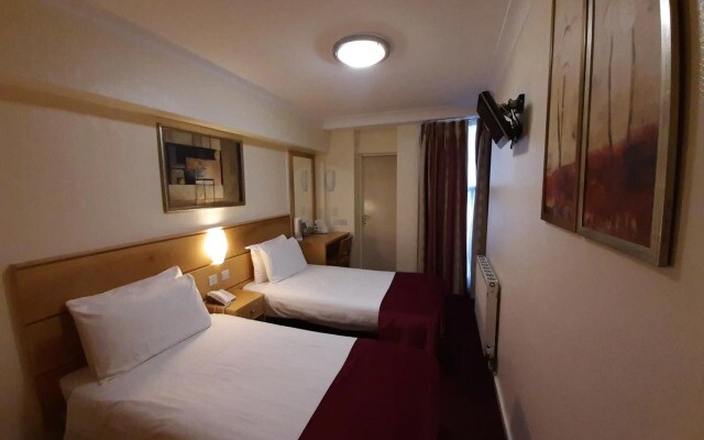 Americana Hotel