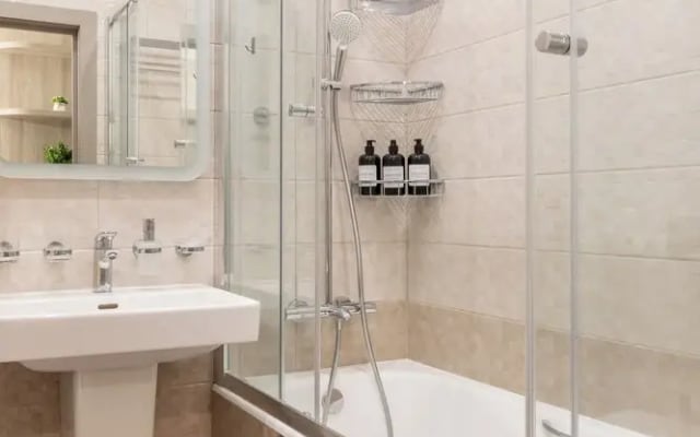 3-room apt with view of National Library