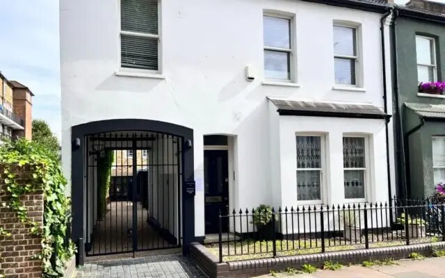 The Hammersmith Nest Lovely 3bdr Flat With Parking Patio