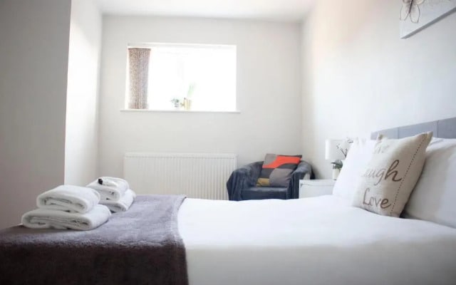 Large 1st Floor Open Plan Apartment