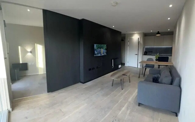 2br-2ensuite-balcony-cityview-parking-central