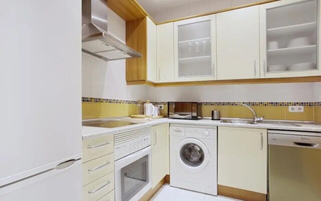 Near Reina Sofía Museum. 6pax. 2bedrooms. Reina Sofia III
