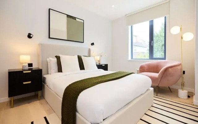 The Brondesbury Place - Bright 2bdr Flat With Balcony + Parking