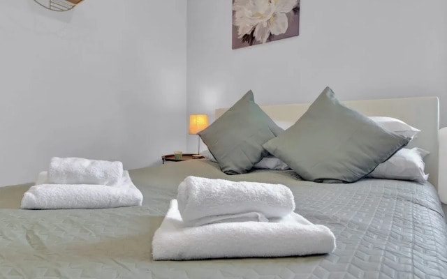 Captivating 1-bed Studio in West Drayton