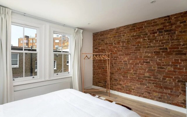 Luxury 2BR Penthouse in West Kensington W/terrace