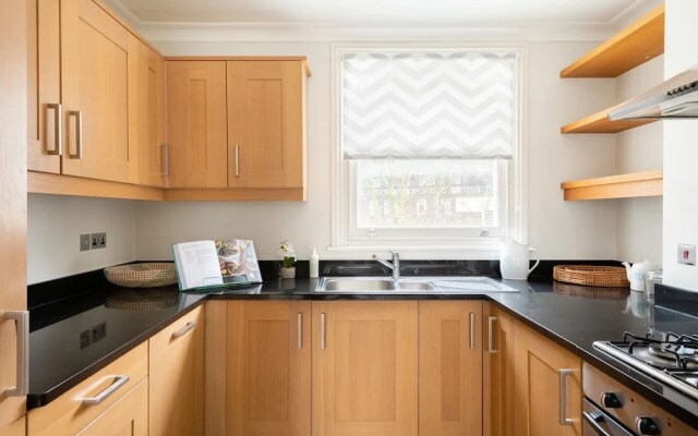 The Fulham Retreat - Bright & Spacious 2BDR with Balcony