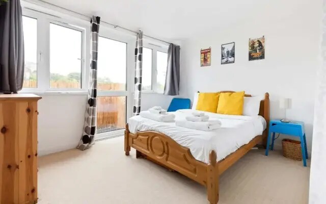 Spacious 2 Bedroom Apartment in Cricklewood