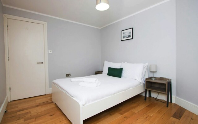 Westciti Caroco Aparthotel