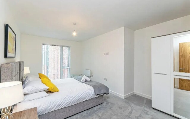 Halo House by Guestz