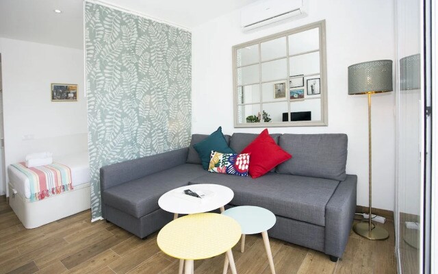 Lovely Quiet & Center Sea Views