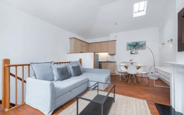 Regency Residences - Fitzrovia - by Frankie Says