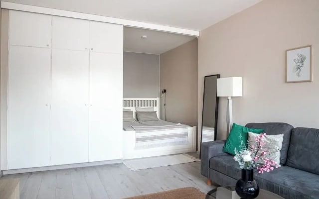 Bright & Cozy, Renovated Studio in the Center