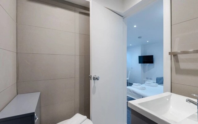 Modern Studio In West Kensington 2 Guests