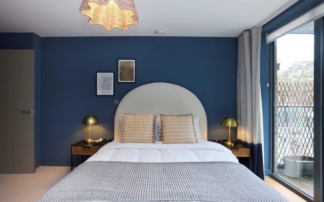 The Penny Court Apartment