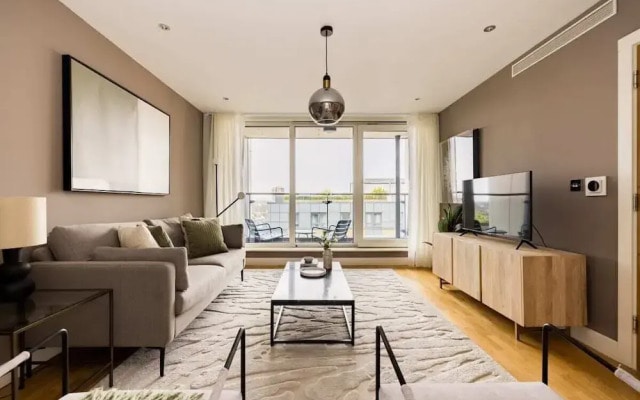 The Riverside Residence - 3bdr Flat With Balcony