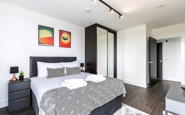 Sleek and Stylish 9th Floor Apartment