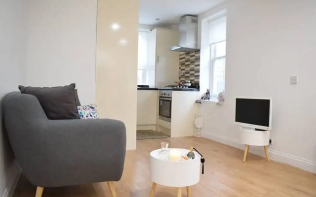Modern Studio Near Oval