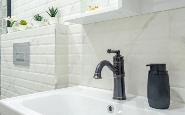 Spectacular Flat Near Bull Statue in Kadikoy