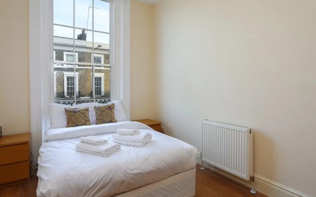3 Bed Kensington Apartment with Balcony