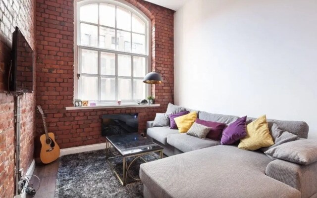 Beautiful 2 Bed Duplex w/ Mezzanine in City Centre