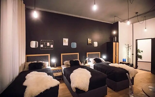 P182 Hidden Hostel