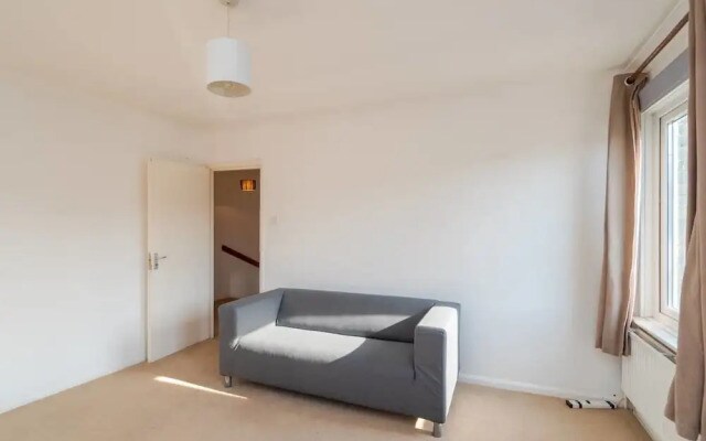 Quiet 2 Bedroom Apartment