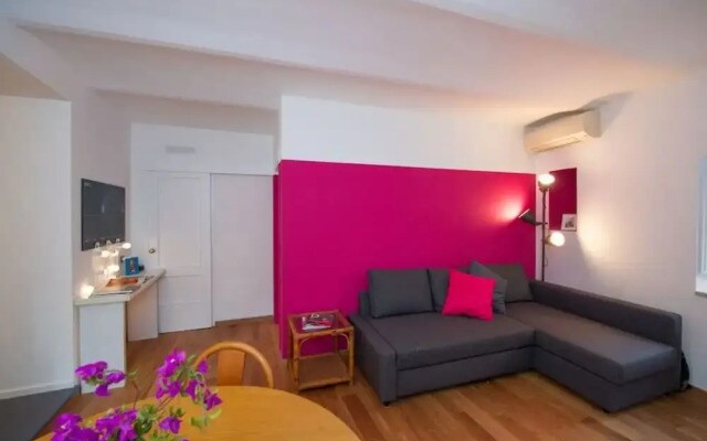 Gorgeous Newly Renovated Flat Near Colosseum!