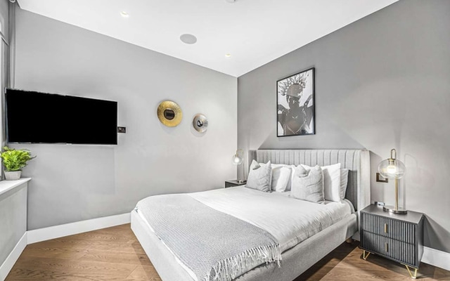 The Legacy Apartment - Soho - by Frankie