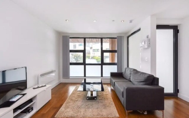 Canary Wharf 2 Bedroom Flat With Parking