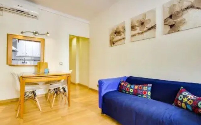 Cozy 2 Bedroom Next to Arc de Triomf