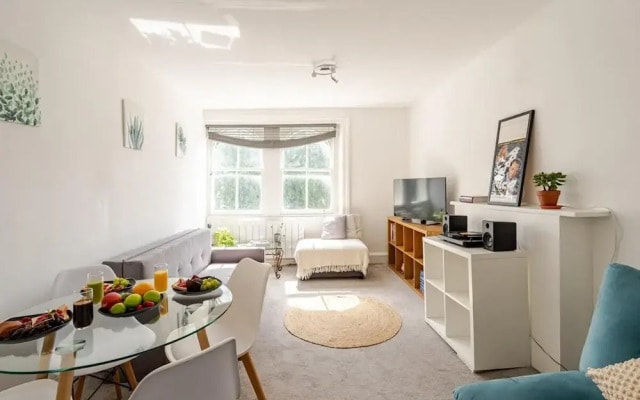 Leinster Square Deluxe Apartment in Central London
