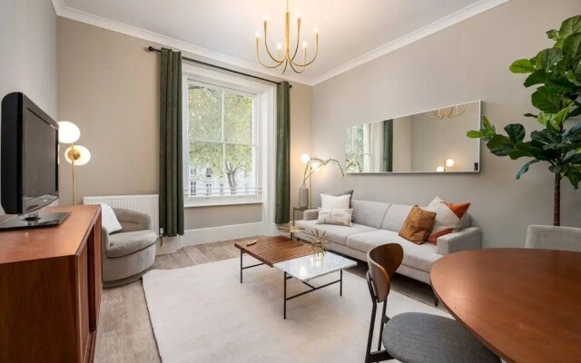Incredible Hyde Park Apartment PS5