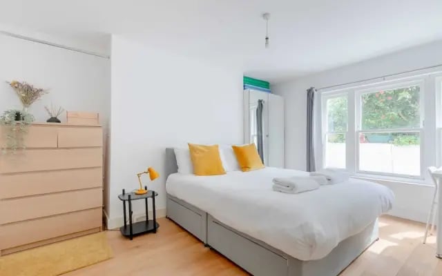Homely 2BD Flat W/private Patio Near Maida Vale!