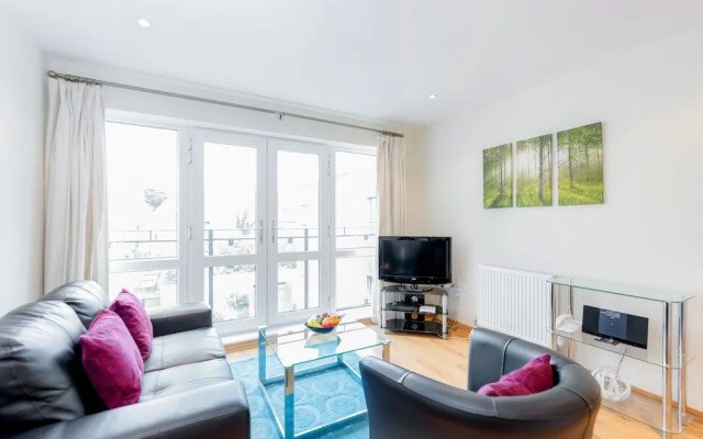 Roomspace Apartments -Westnye House
