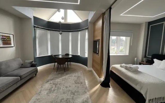 London Studios and Suites
