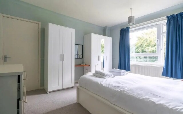 Charming One Bed Abode In East Putney